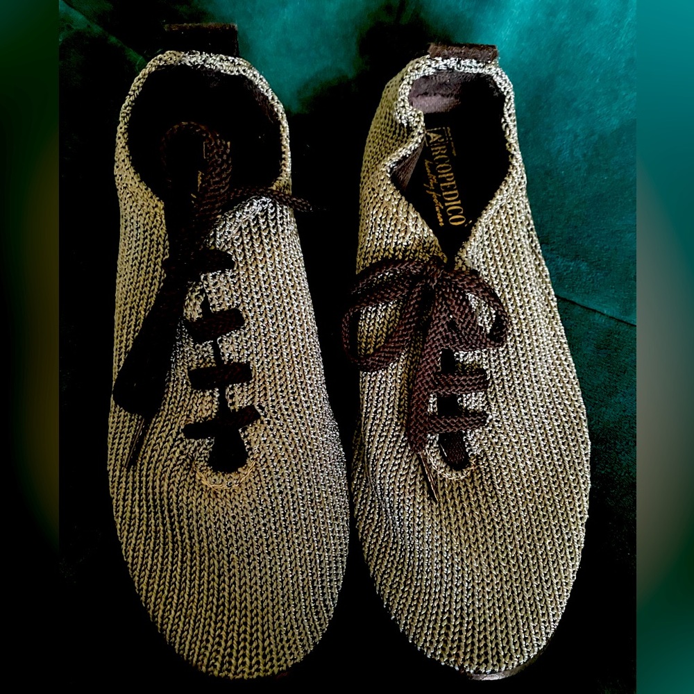 Arcopedico knit tie shoes